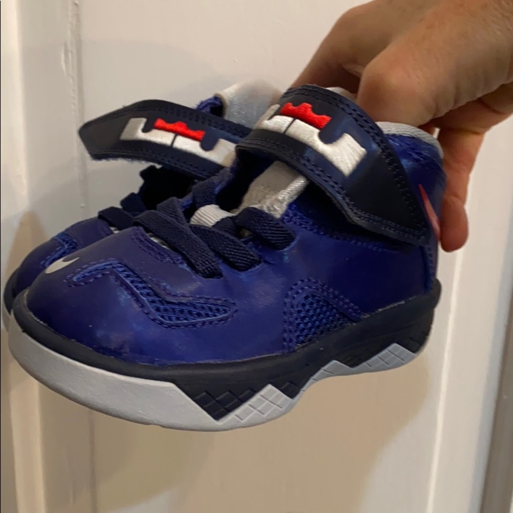 🌟Navy lebron high tops🌟